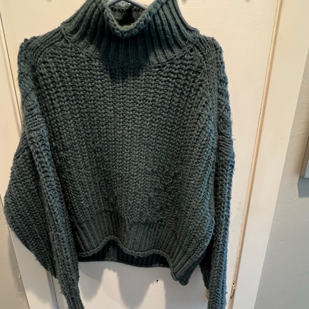 H&M large turquoise sweater cropped